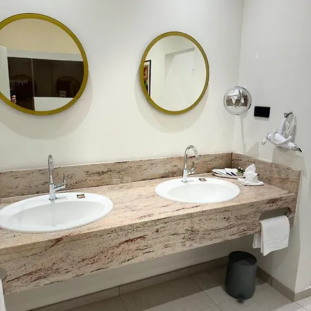 Privat-hotel Aurora 4* باد نوينهار اهرفيل