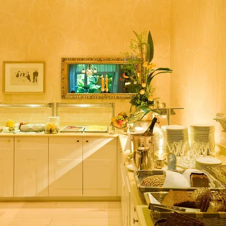 Privat-hotel Aurora Hotel 4*